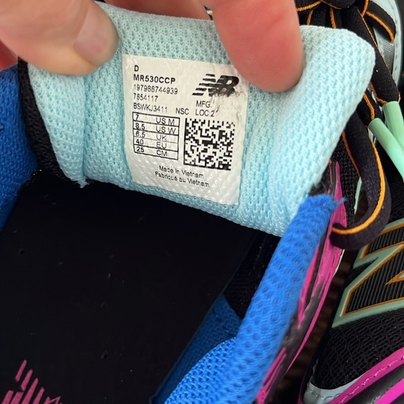 New Balance 530 Sneaker Neon Lights Size 7 Mens or 8.5 Women’s  NIB - Picture 12 of 13